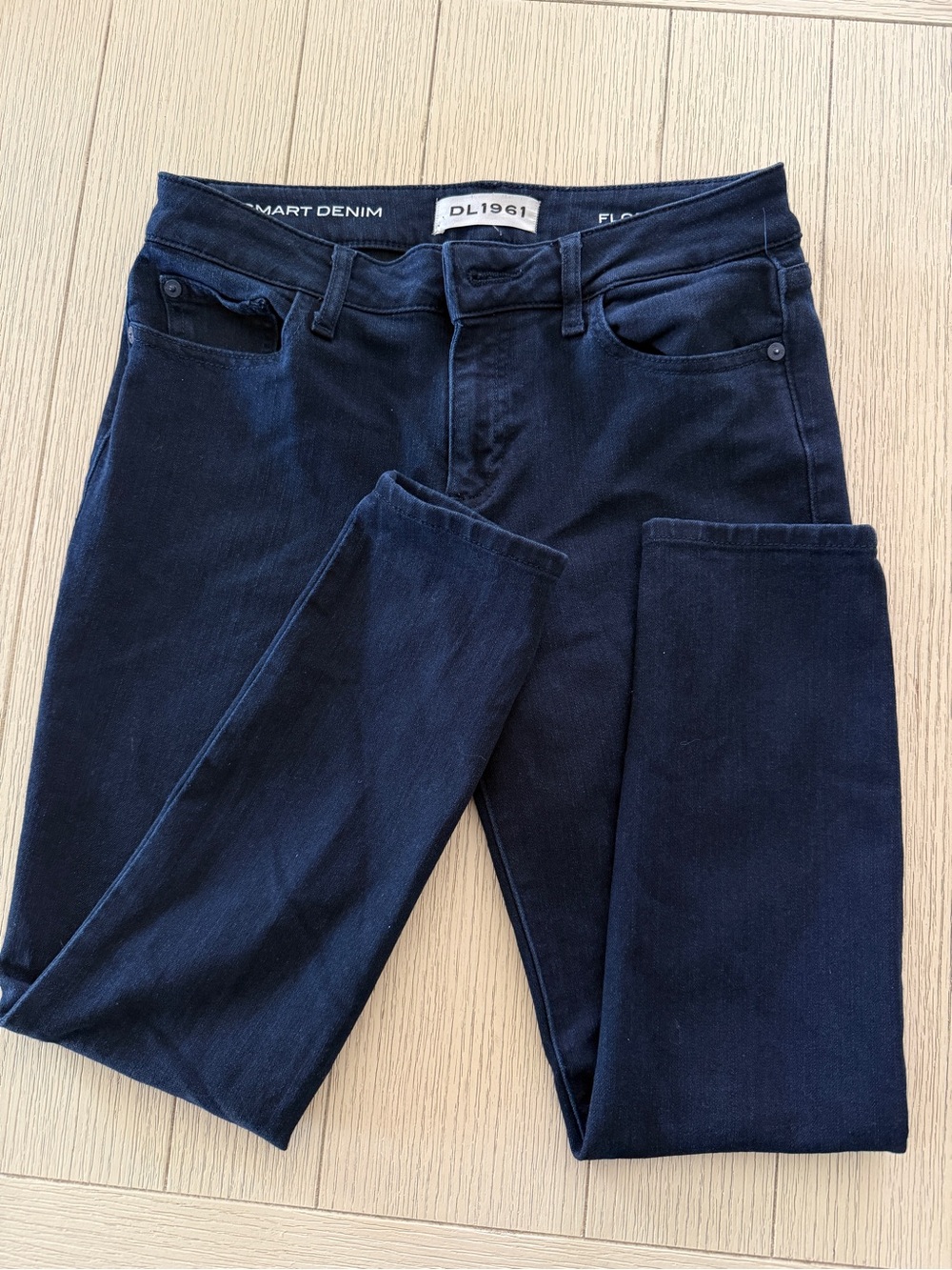DL1961 Florence Instasculpt Cropped Jeans in Navy
